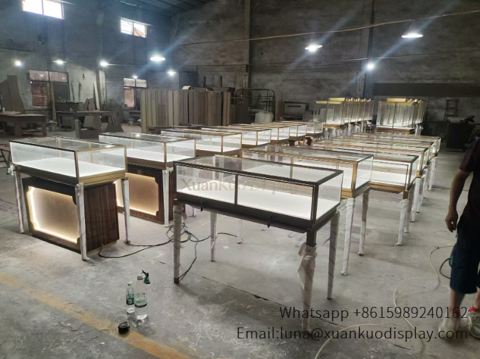 Stainless Steel Jewelry Showcase Customize With LED Light & Wood Storage Base