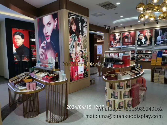 Makeup Display Cabinet Bronze Slatted Metal Curved Tiered Cosmetic Display Island Fixture For Luxury Beauty Retail Boutique