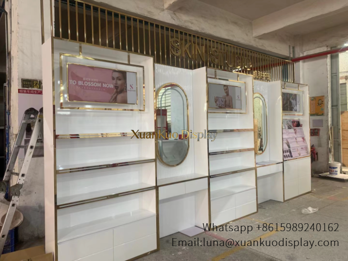 Customized Display Furniture White Gold Trim Wall Showcase With Mirrors For Skincare Retail Boutique white high gloss gold trim customized display furniture skincare wall cabinet with arched mirror poster frame